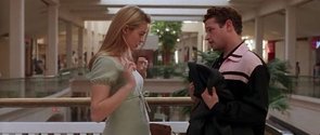 Foto van Cher en Christian van Clueless winkelen
