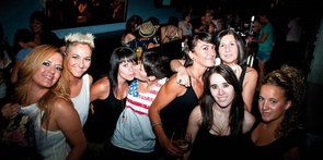 Foto van lesbisch dansfeest