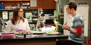 Photo d'Amy et Sheldon de la théorie du Big Bang