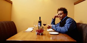 Photo de l'homme en attente à la date