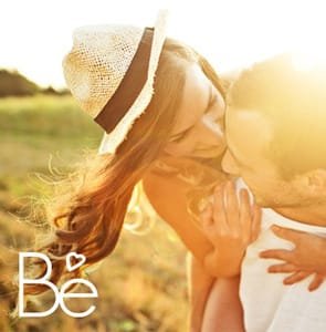Une photo d'un couple heureux