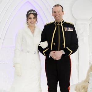 Foto von Katherine Tibrook und Austin Hind an ihrem Hochzeitstag