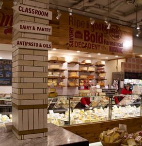 Fotografie z vnitřku obchodu Murray's Cheese
