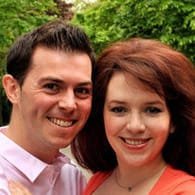 Foto von Darren und Gina, einem Paar, das sich online verliebt hat