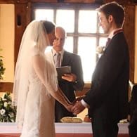 Foto von Paul und Vicky, einem Paar, das sich online verliebt hat