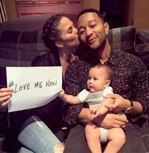 Foto de Chrissy Teigen, John Legend y su hija, Luna