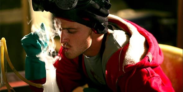 Foto van Jesse uit Breaking Bad die meth doet