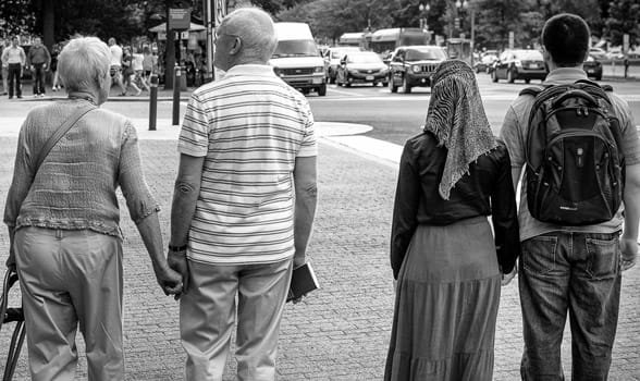 Photo d'un vieux et jeune couple