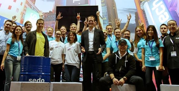 Photo des membres de l'équipe Sedo lors d'une convention en 2015