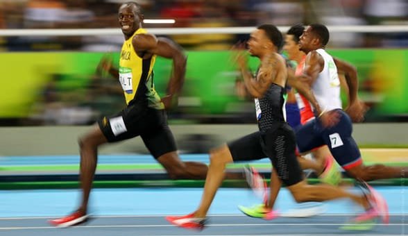 Photo d'Usain Bolt arrivant en premier