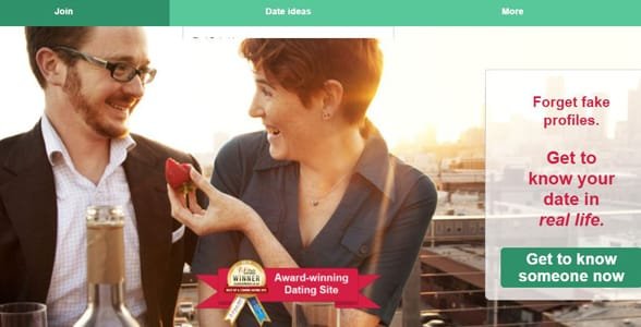 Screenshot van de startpagina van JustAskMeOut