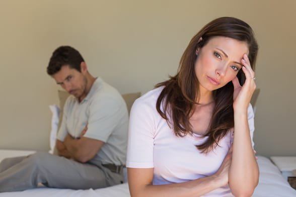 Photo d'un couple se disputant