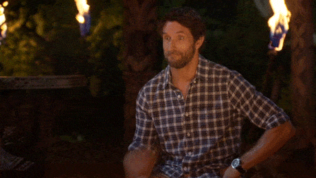 GIF d'un gars levant la main