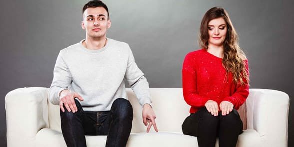 Photo d'un couple qui n'est pas prêt à faire l'amour