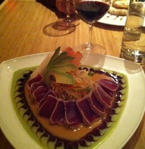 Foto von angebratenem Big-Eye-Thunfisch, serviert von Pacific Rim by Kana