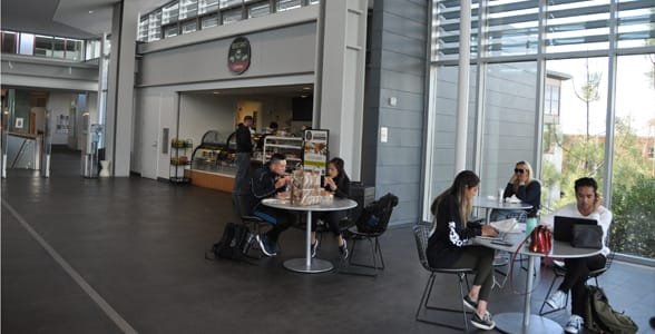 Foto de la cafetería de la biblioteca pública de Newport Beach