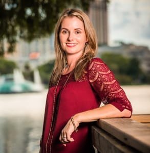 Foto von Kristen Manieri, Gründerin und Herausgeberin des Orlando Date Night Guide