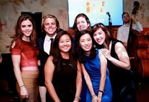 Foto der Teilnehmer beim Summer Social der Bowery Mission