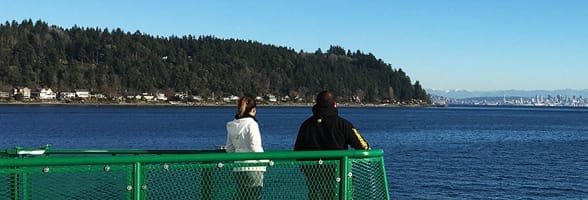 Fotografie páru na trajektu na poloostrově Kitsap