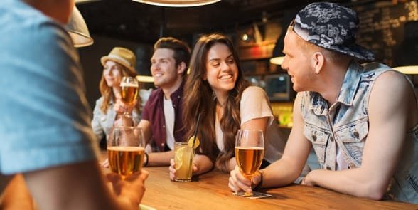 Foto von Leuten in einer Bar