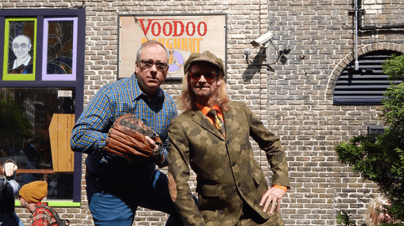 Fotografie zakladatelů Voodoo Donut Kenneth Cat Daddy Pogson a Tres Shannon