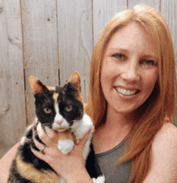 Zdjęcie Hannah Horstman, kierownika ds. komunikacji i wydarzeń w Austin Pets Alive!