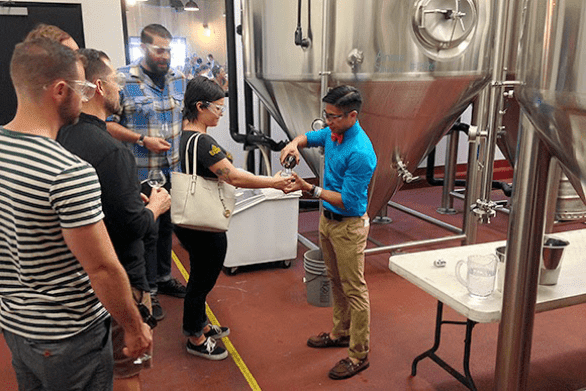 Foto de un grupo recorriendo The Bruery