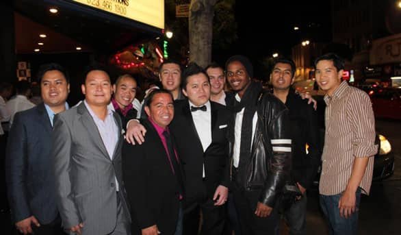 Foto de JT Tran con una clase de bootcamp sobre el ABC de la atracción