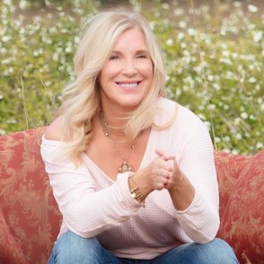 Foto von Jeanne Provost, Gründerin von Living Well Life Coaching & Hypnotherapy