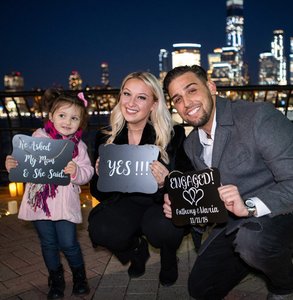 Foto van Anthony, Maria en hun dochter