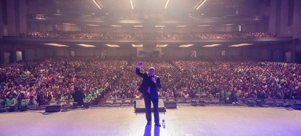 Photo de David Coleman parlant