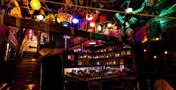 Foto van binnen in Smuggler's Cove