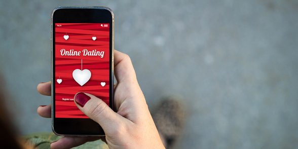 Foto einer Frau in einer Dating-App