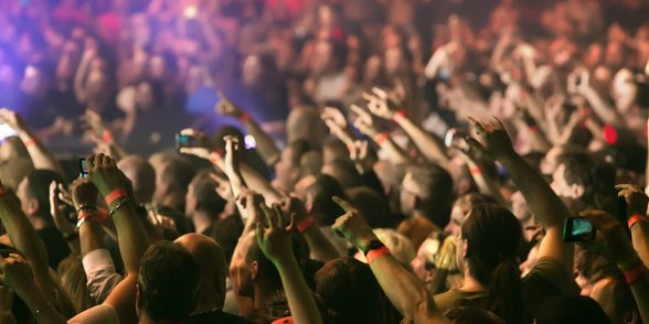 Photo de personnes à un festival de musique