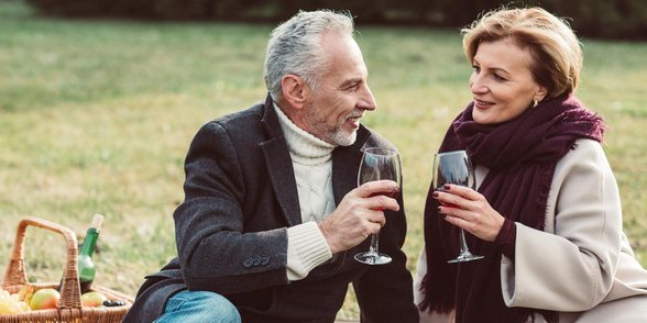 Photo d'un couple à un rendez-vous