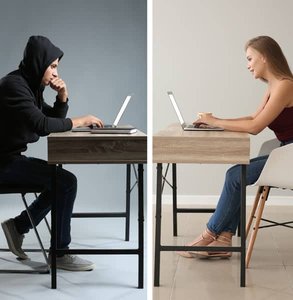 Foto van een vrouw die online met een crimineel praat