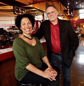 Foto van Red Iguana-eigenaren Lucy Cardenas en Bill Coker