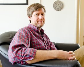 Foto del fundador y director ejecutivo del colectivo de psicoterapia Open Path, Paul Fugelsang