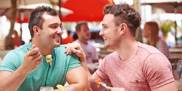 Foto van een pratend homostel