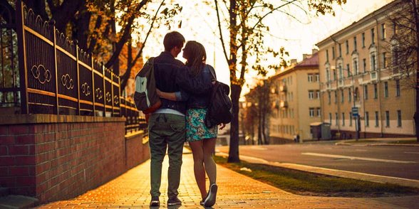 Photo d'un couple à un rendez-vous