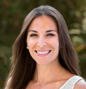 Foto von Woebot Chief Clinical Officer Athena Robinson