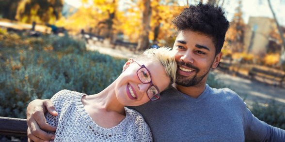 Foto von interracial paar