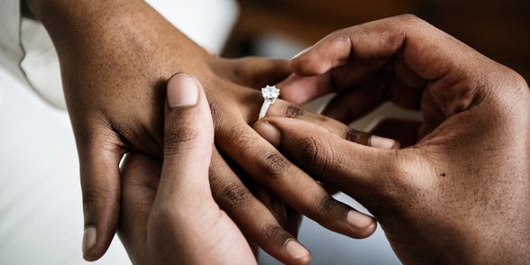 Foto dell'anello di fidanzamento