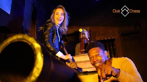 Foto van stellen in een escape room van Clue Chase