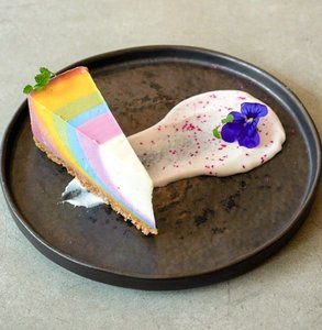 Foto vom Regenbogen-Käsekuchen