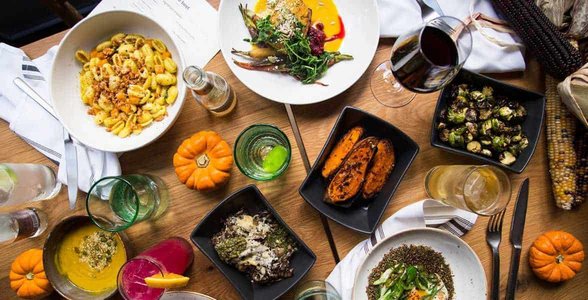 Foto von Little Beet Table