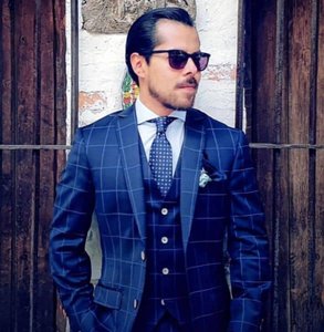 Foto de un hombre con traje